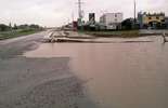 Po opadach powstaje zalew na ul. Mełgiewskiej  (zdjęcie 2)