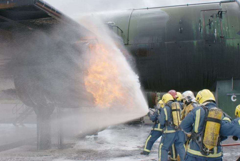  Anglicy ćwiczyli naszych strażaków (zdjęcie 3) - Autor: Andrzej Wąsik
