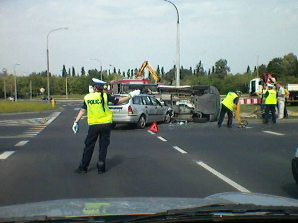  Wypadek na skrzyżowaniu Wrotkowskiej z Diamentową (zdjęcia) (zdjęcie 4) - Autor: Łukasz Mazuś