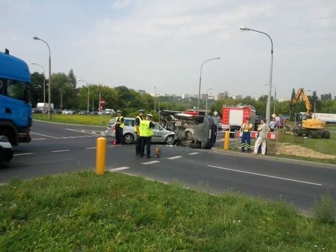 Wypadek na skrzyżowaniu Wrotkowskiej z Diamentową (zdjęcia)