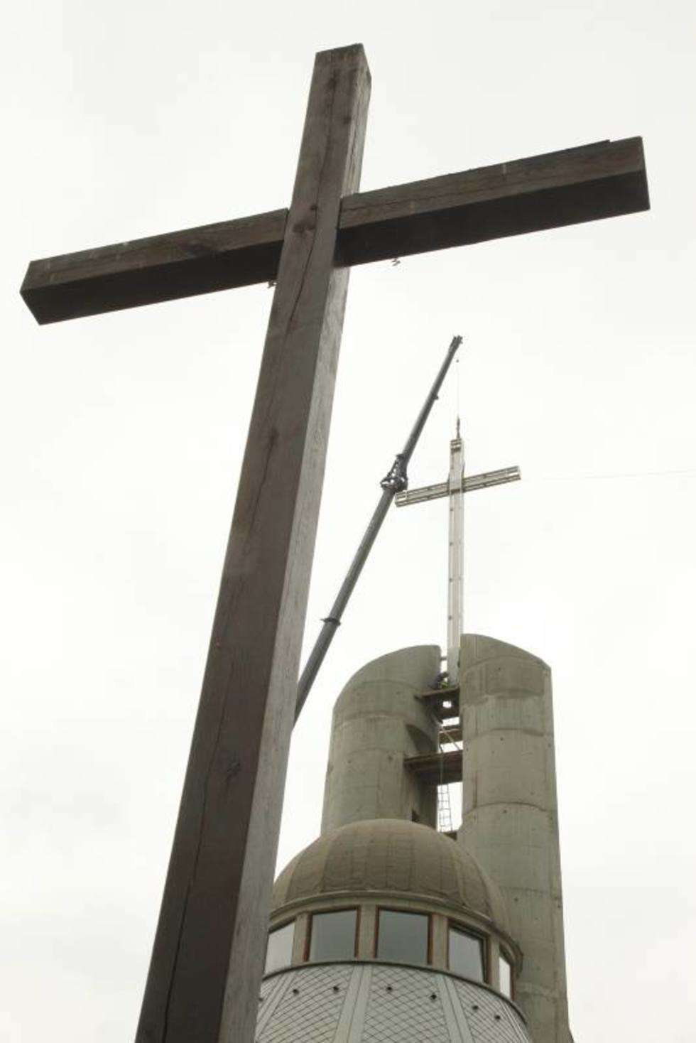  Krzyż na kościele Jana Pawła II (zdjęcie 5) - Autor: Maciej Kaczanowski