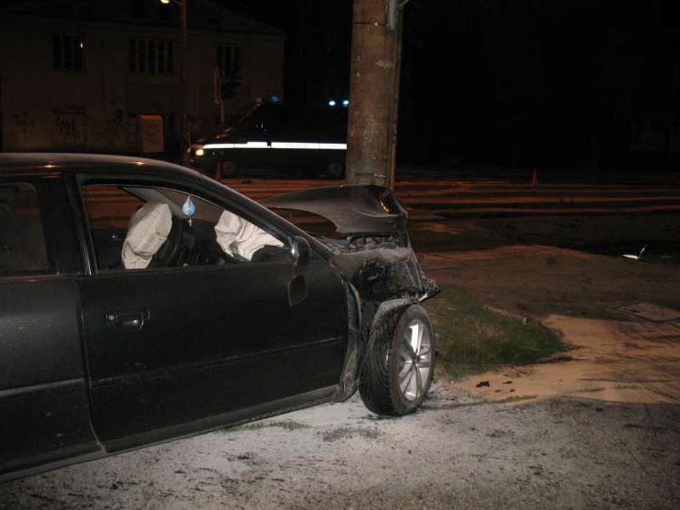  Wypadek na skrzyżowaniu Al. Racławickich z ul. Sowińskiego  - Autor: Konrad Wójcik/KM PSP