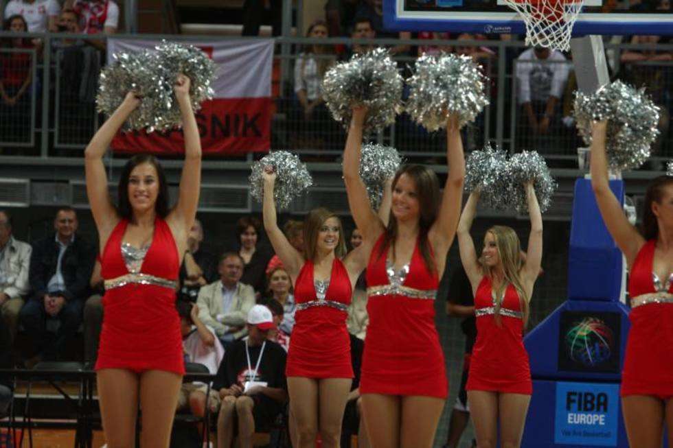  Cheerleaderki na meczu Polska - Albania (zdjęcie 13) - Autor: Wojciech Nieśpiałowski