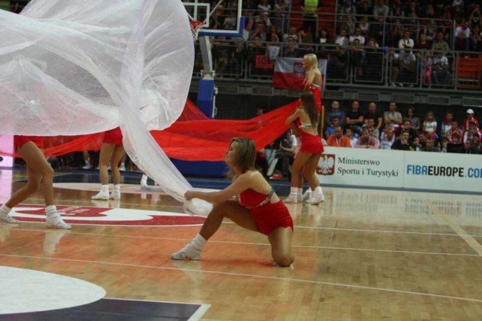  Cheerleaderki na meczu Polska - Albania (zdjęcie 17) - Autor: Wojciech Nieśpiałowski