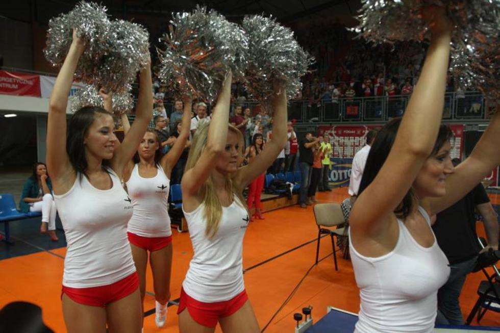  Cheerleaderki na meczu Polska - Albania (zdjęcie 1) - Autor: Wojciech Nieśpiałowski