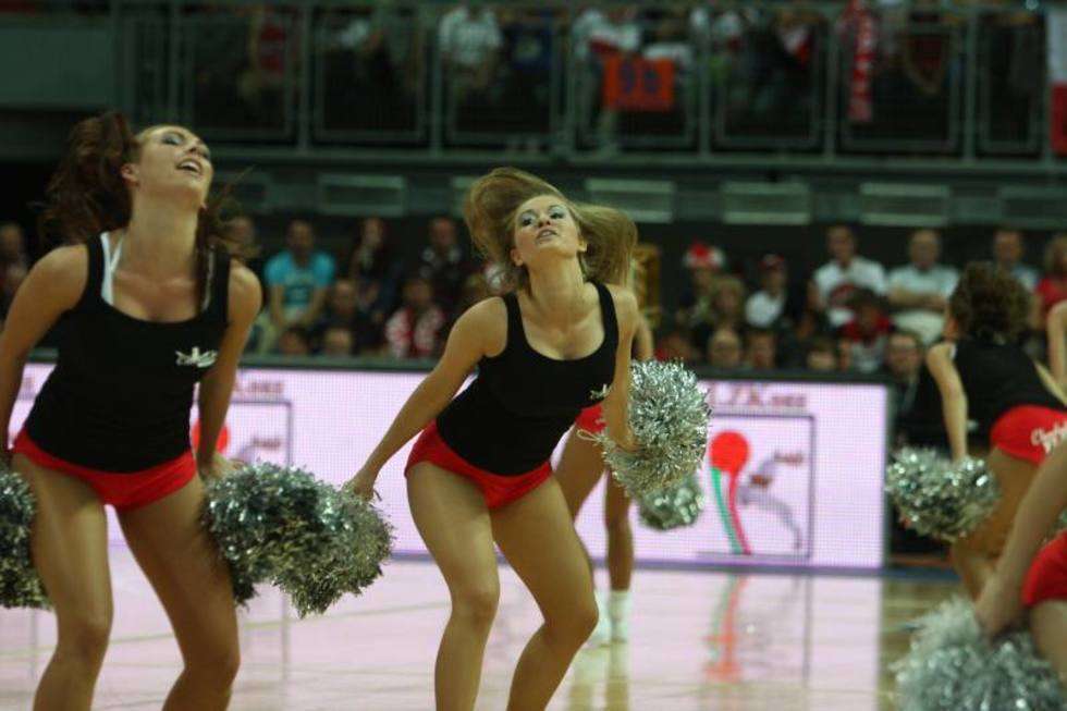  Cheerleaderki na meczu Polska - Albania (zdjęcie 22) - Autor: Wojciech Nieśpiałowski