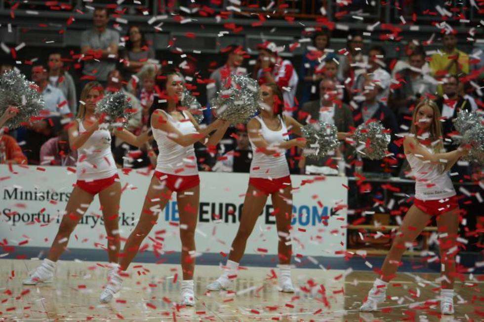  Cheerleaderki na meczu Polska - Albania (zdjęcie 24) - Autor: Wojciech Nieśpiałowski