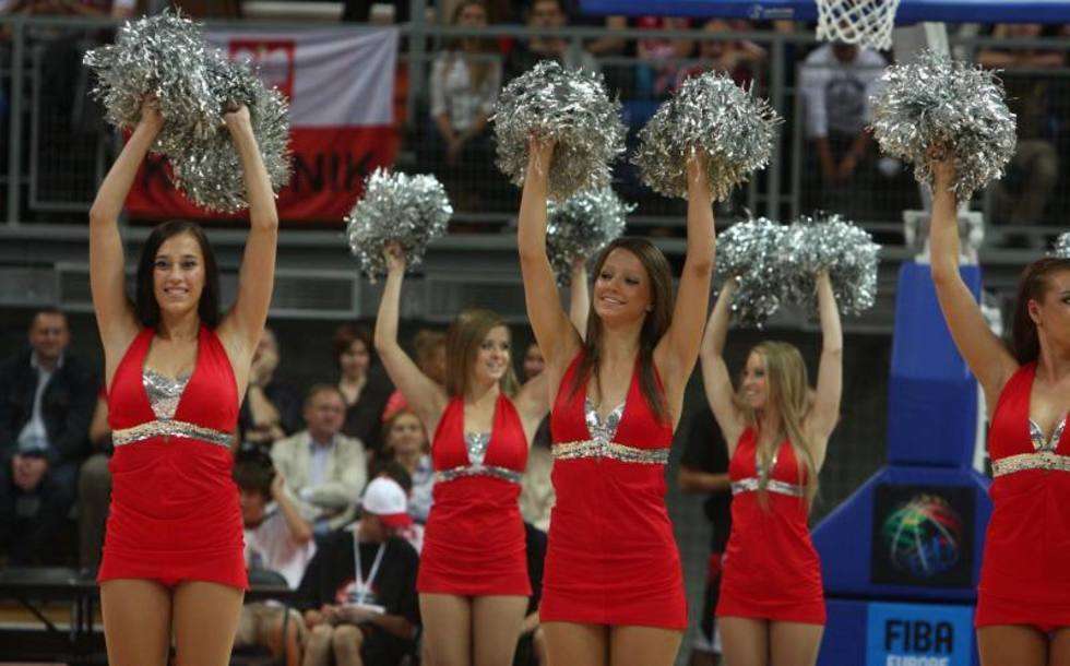  Cheerleaderki na meczu Polska - Albania (zdjęcie 4) - Autor: Wojciech Nieśpiałowski