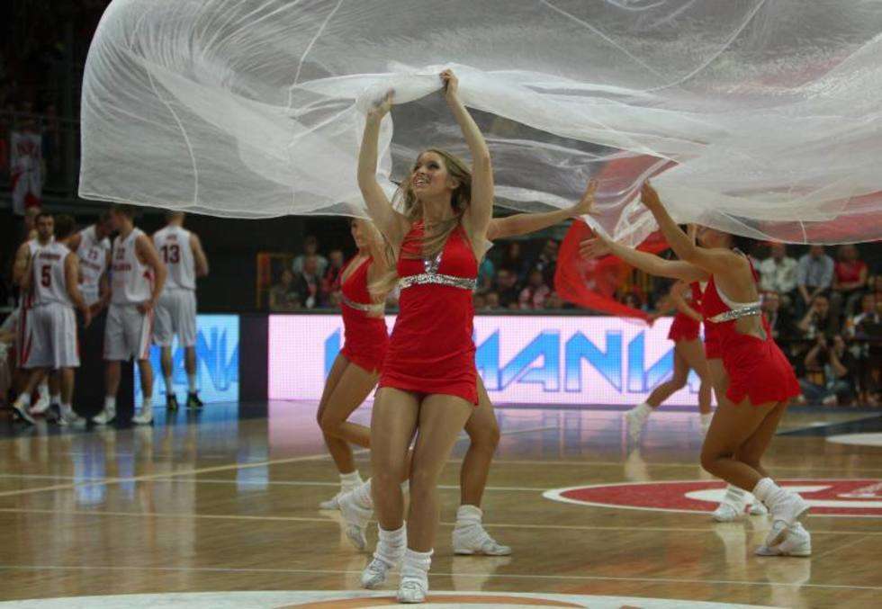  Cheerleaderki na meczu Polska - Albania (zdjęcie 6) - Autor: Wojciech Nieśpiałowski