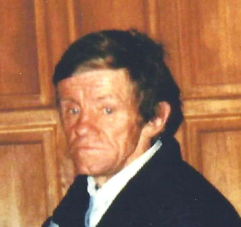  11 października 2001 r. w Nałęczowie (Lubelskie) zaginął Artur Józefowski. W momencie zaginięcia miał 29 lat, wyszedł rano z domu i od tamtej pory nie nawiązał kontaktu z rodziną. Ma 168 cm wzrostu i zielone oczy. 