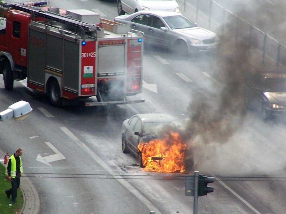  Samochód spłonął na ul. Krańcowej w Lublinie (zdjęcie 3) - Autor: Radosław Wąsik