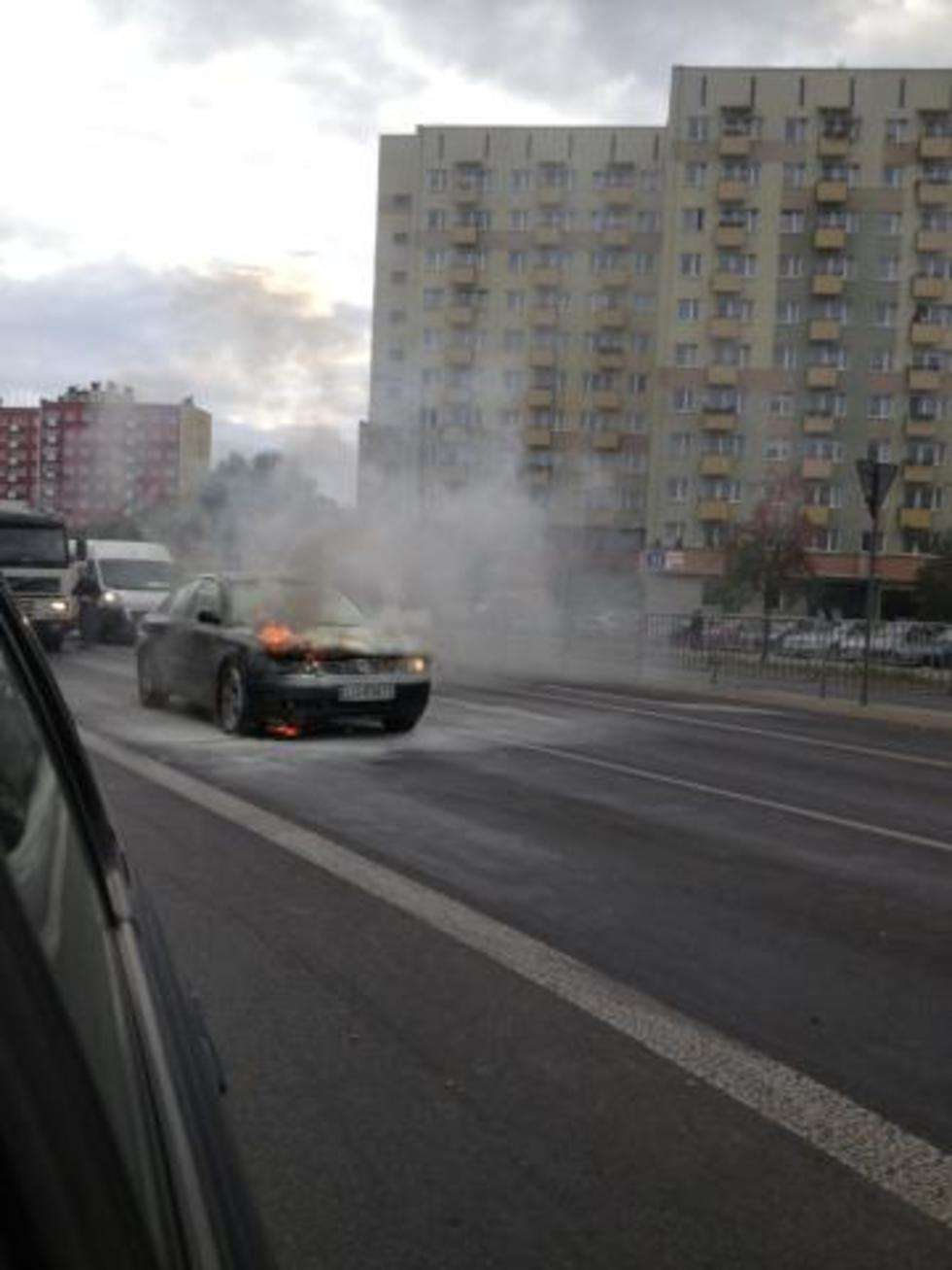  Samochód spłonął na ul. Krańcowej w Lublinie (zdjęcie 7) - Autor: Sylvo