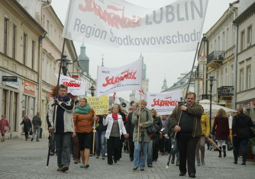  Pracownicy DPS-ów wyszli na ulice: Żądamy podwyżek (zdjęcie 3) - Autor: Maciej Kaczanowski
