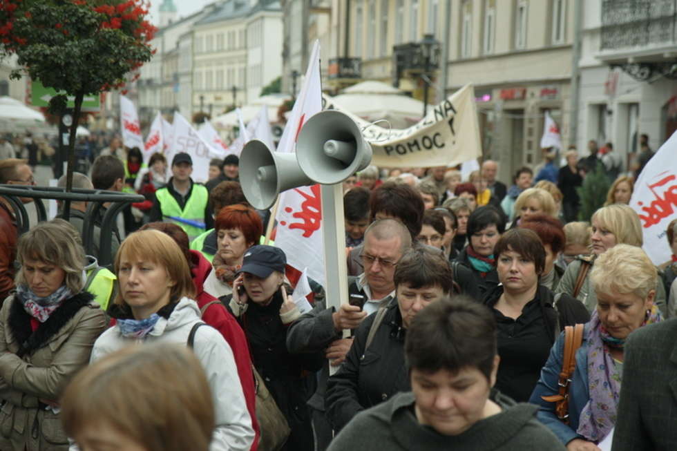  Pracownicy DPS-ów wyszli na ulice: Żądamy podwyżek (zdjęcie 4) - Autor: Maciej Kaczanowski