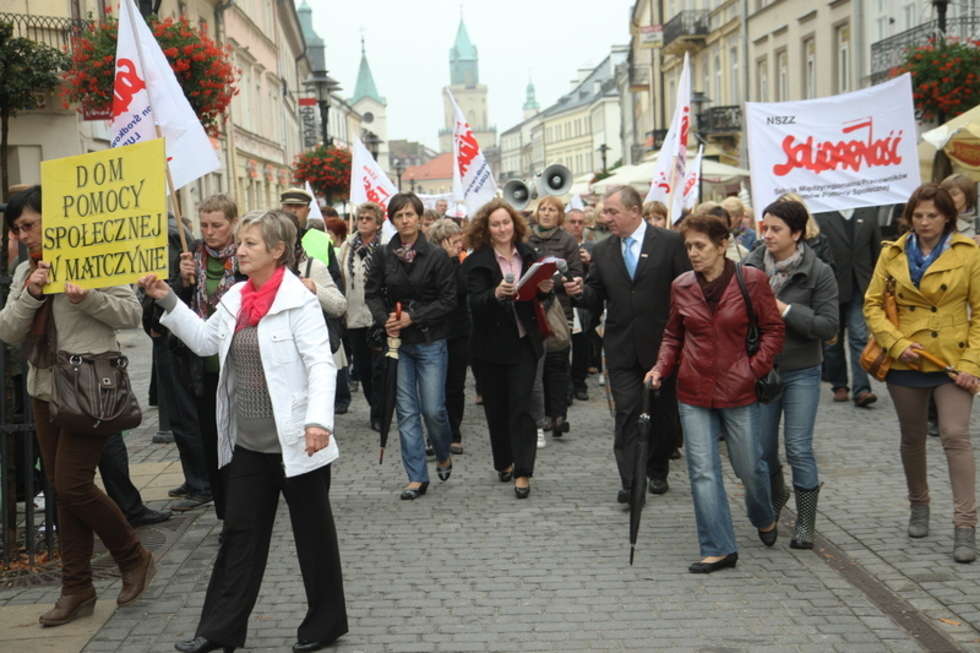  Pracownicy DPS-ów wyszli na ulice: Żądamy podwyżek (zdjęcie 6) - Autor: Maciej Kaczanowski