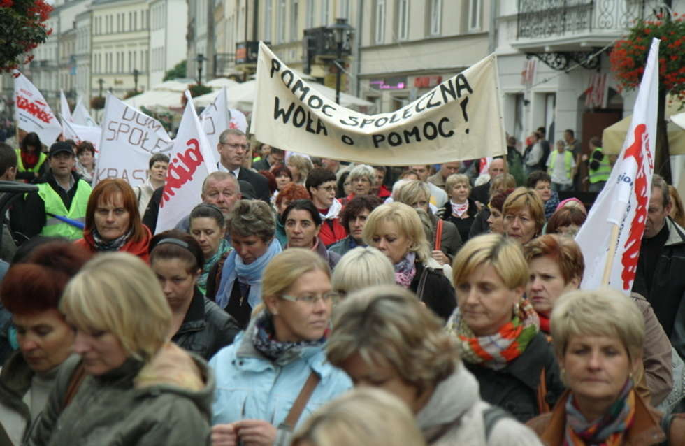  Pracownicy DPS-ów wyszli na ulice: Żądamy podwyżek (zdjęcie 7) - Autor: Maciej Kaczanowski