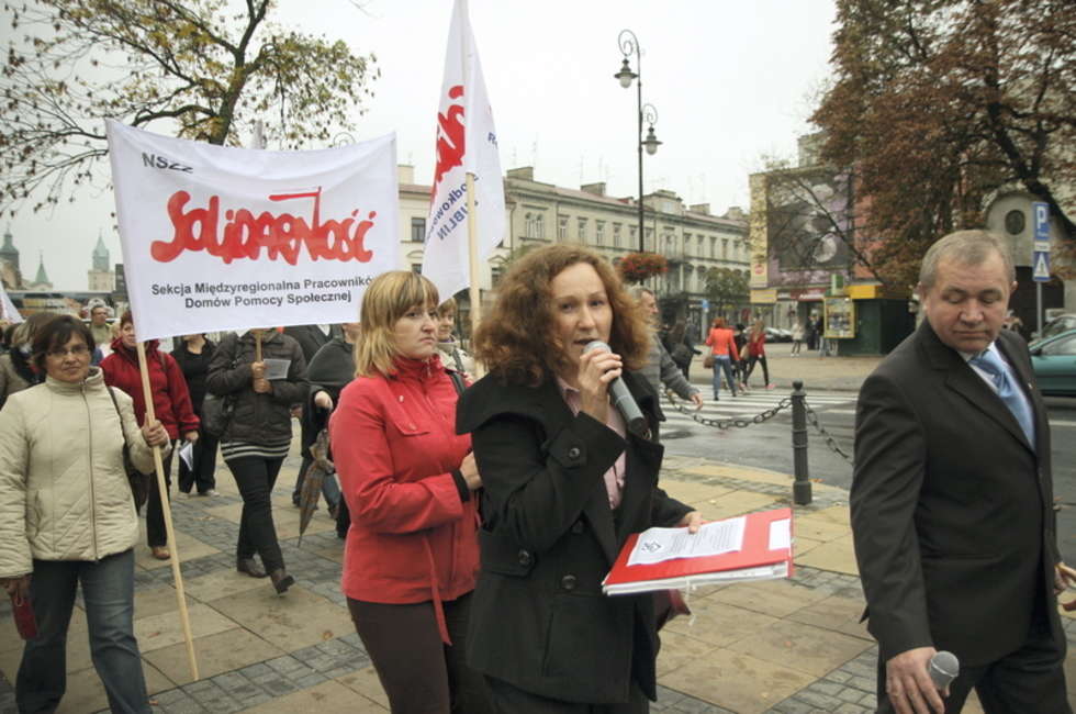  Pracownicy DPS-ów wyszli na ulice: Żądamy podwyżek (zdjęcie 9) - Autor: Maciej Kaczanowski