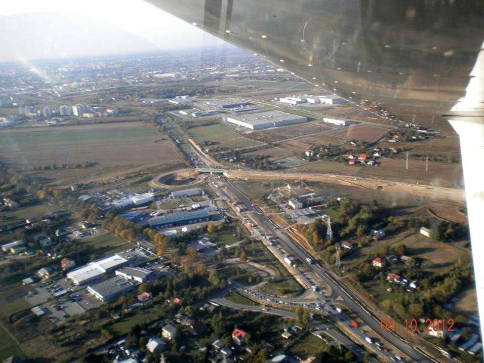  Tymczasem, drogowcy w połowie października chcą zamknąć główny wjazd do Świdnika aleją Lotników Polskich i puścić ruch nowym wjazdem przez węzeł Świdnik. 