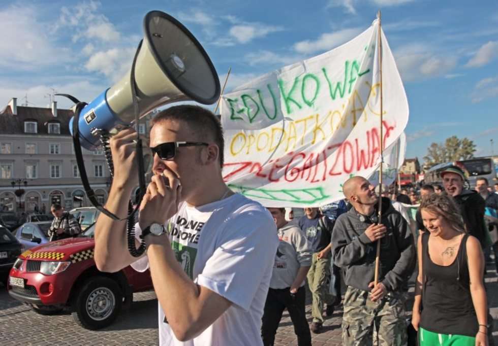  Marsz zwolenników wolnych konopi  (zdjęcie 7) - Autor: Maciej Kaczanowski