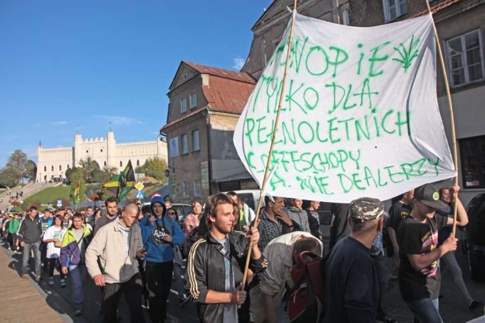  Marsz zwolenników wolnych konopi  (zdjęcie 8) - Autor: Maciej Kaczanowski