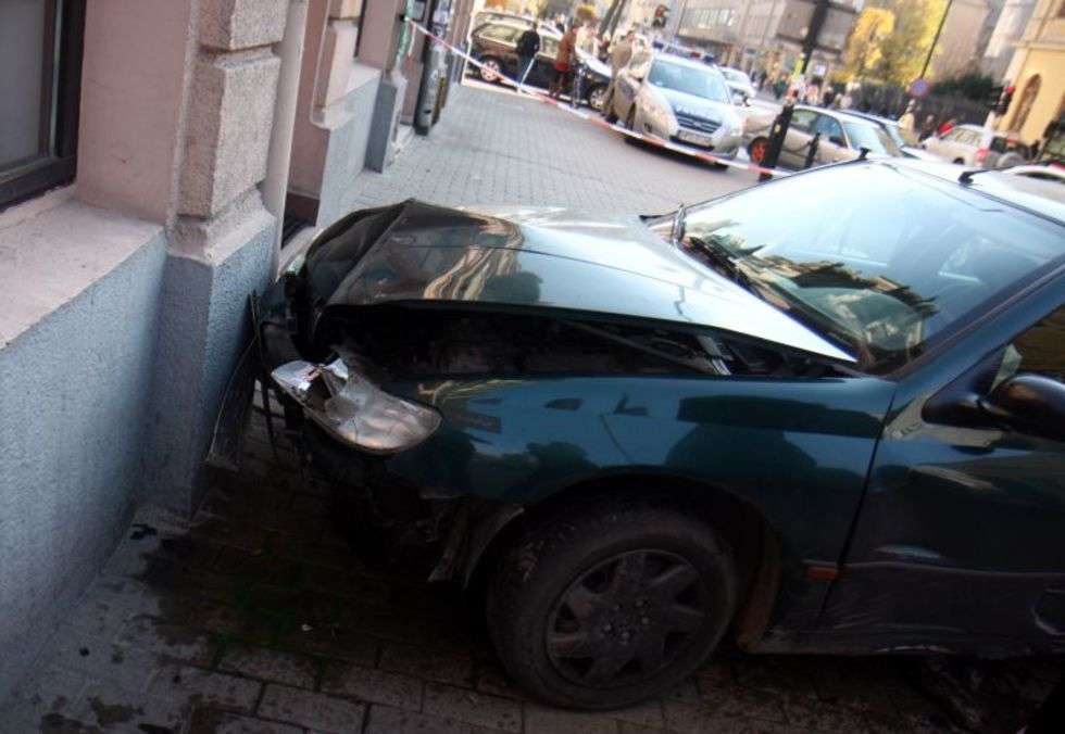  Wypadek na Krakowskim Przedmieściu (zdjęcie 2) - Autor: Jacek Świerczyński