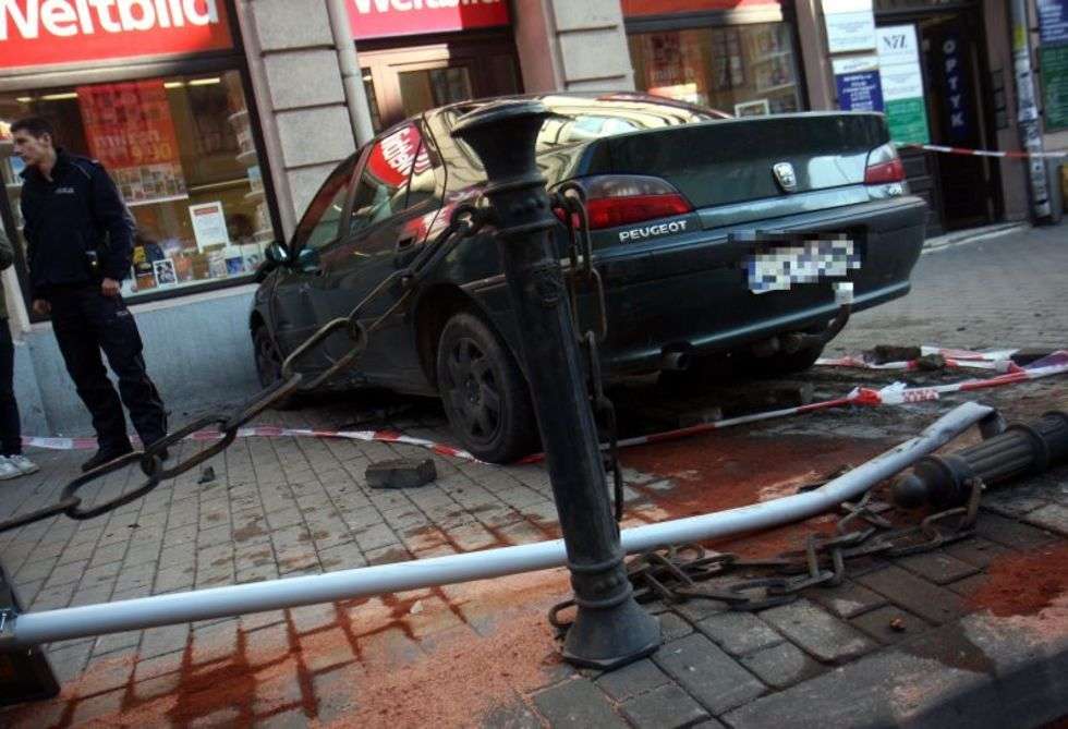  Wypadek na Krakowskim Przedmieściu (zdjęcie 6) - Autor: Jacek Świerczyński