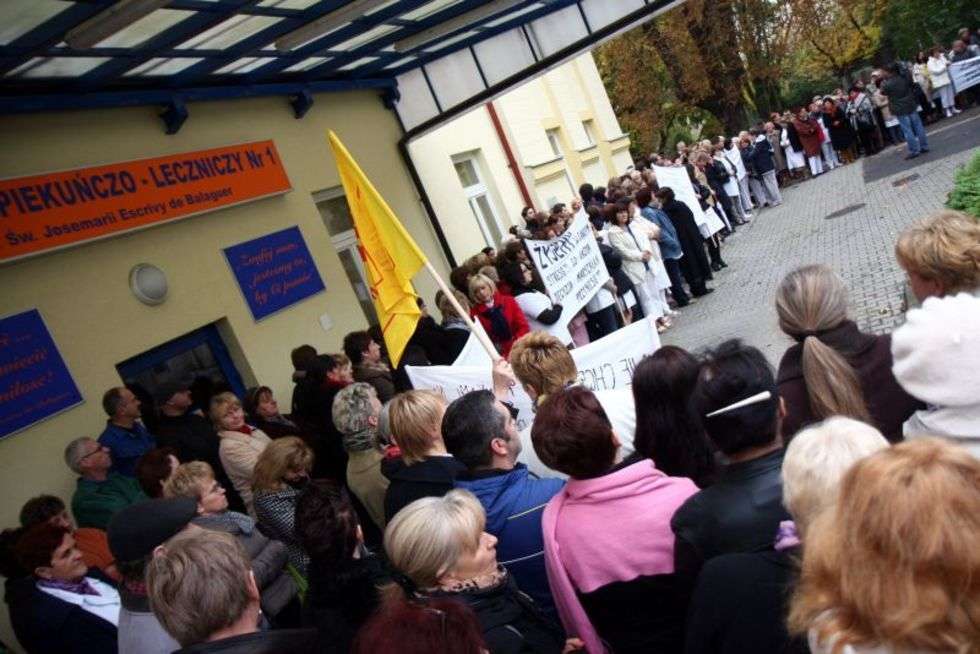  Protest prcowników Szpitala im. Jana Bożego (zdjęcie 3) - Autor: Jacek Świerczyński
