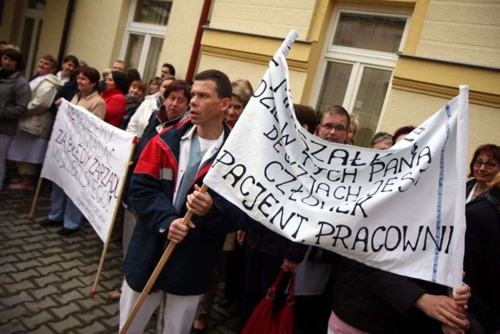  Protest prcowników Szpitala im. Jana Bożego (zdjęcie 8) - Autor: Jacek Świerczyński