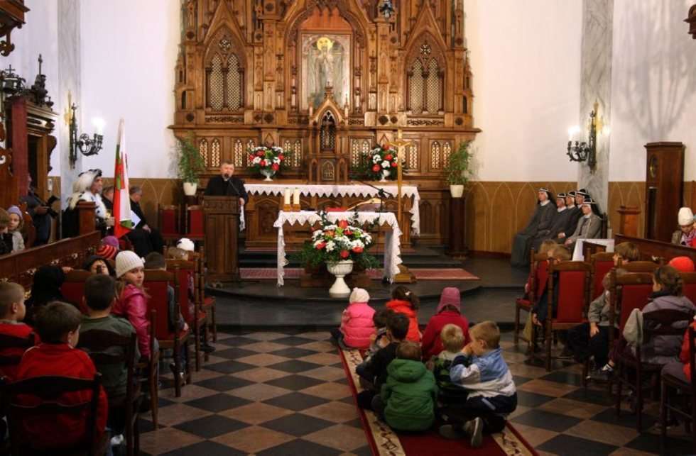  Oficjalne otwarcie i zwiedzanie kościoła pobrygidkowskiego (zdjęcie 3) - Autor: Wojciech Nieśpiałowski