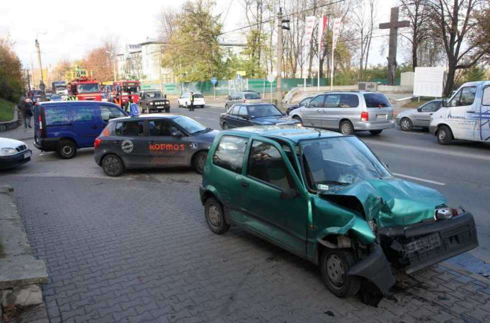 Fiat ściął słup na ul. Droga Męczenników Majdanka w Lublinie