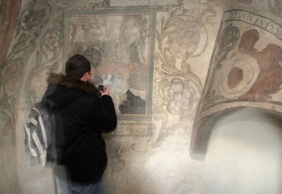  Historia Piwnicy pod Fortuną sięga XV w. Ponad sto lat później powstały malowidła, z których dziś znane są podziemia. 