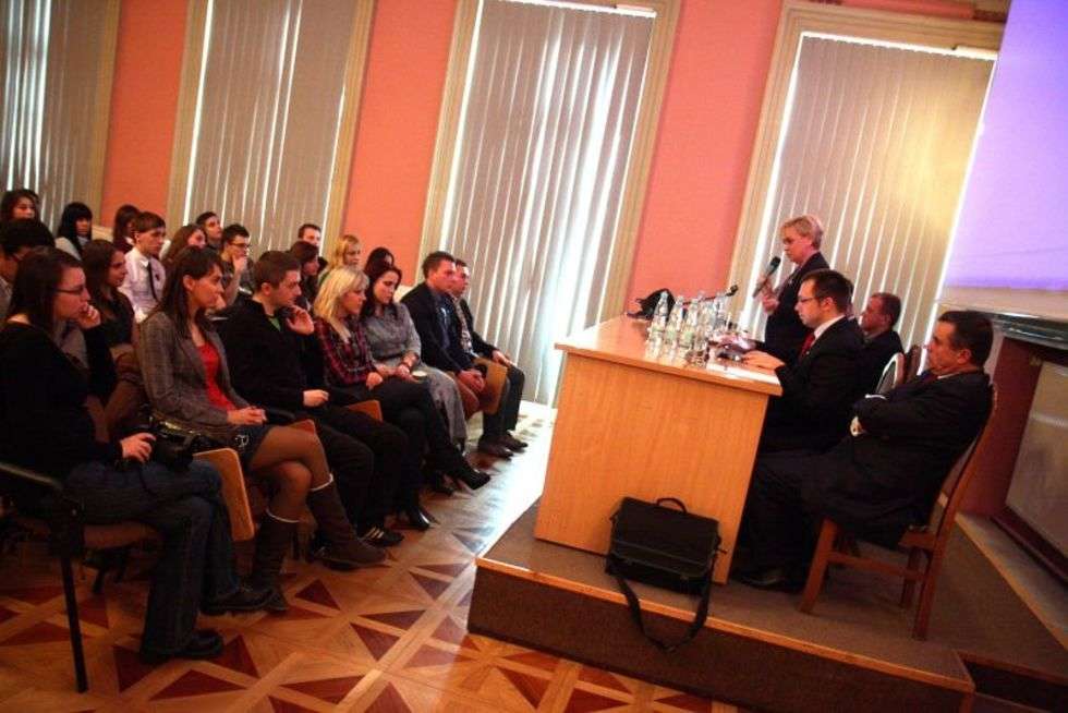  Debata polityczna na Wydziale Politologii UMCS (zdjęcie 1) - Autor: Jacek Świerczyński