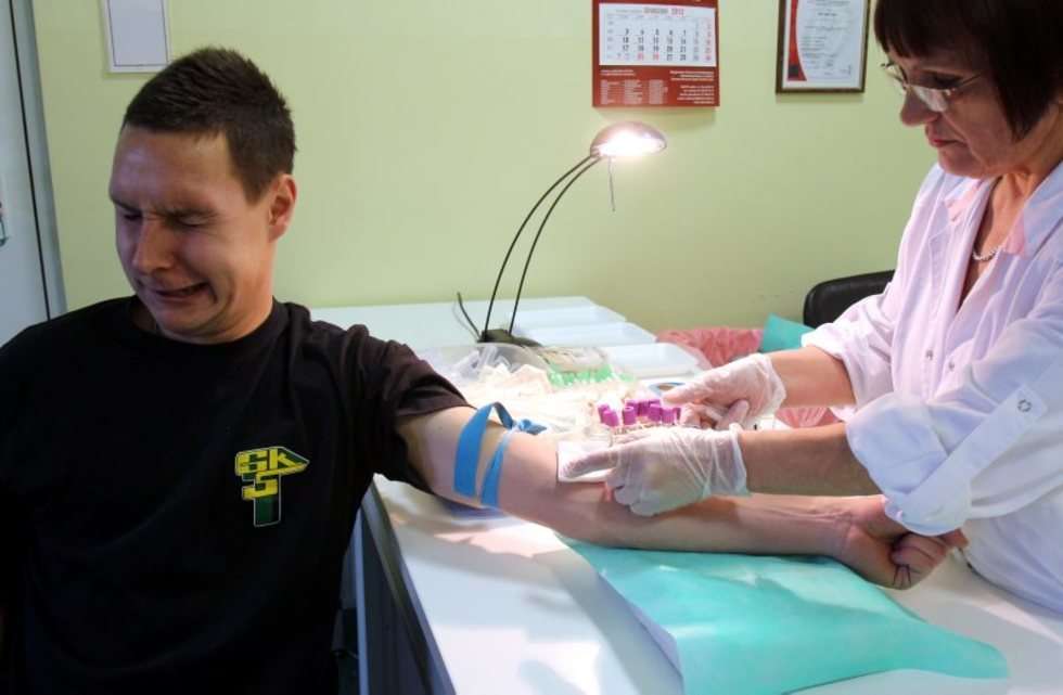  Piłkarze Bogdanki pomagają choremu Karolowi (zdjęcie 1) - Autor: Dorota Awiorko-Klimek