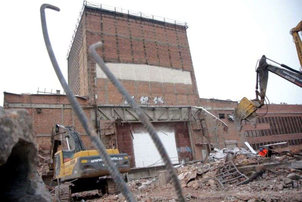  LISTOPAD: Lublin. Rozpoczęła się rozbiórka Teatru w Budowie. W czerwcu 2015 r. w tym miejscu ma stanąć Centrum Spotkania Kultur
