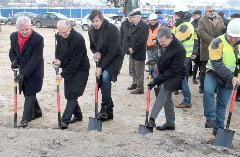  GRUDZIEŃ: Wkrótce ruszy budowa stadionu miejskiego przy ul. Krochmalnej w Lublinie. Pierwsza łopata została wbita w ziemię tuż przed Bożym Narodzeniem