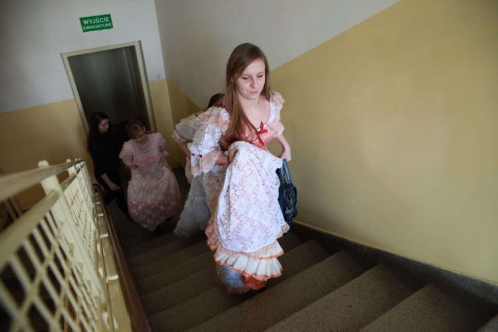  Pokaz mody barokowej w V L.O. (zdjęcie 3) - Autor: Hanna Bytniewska