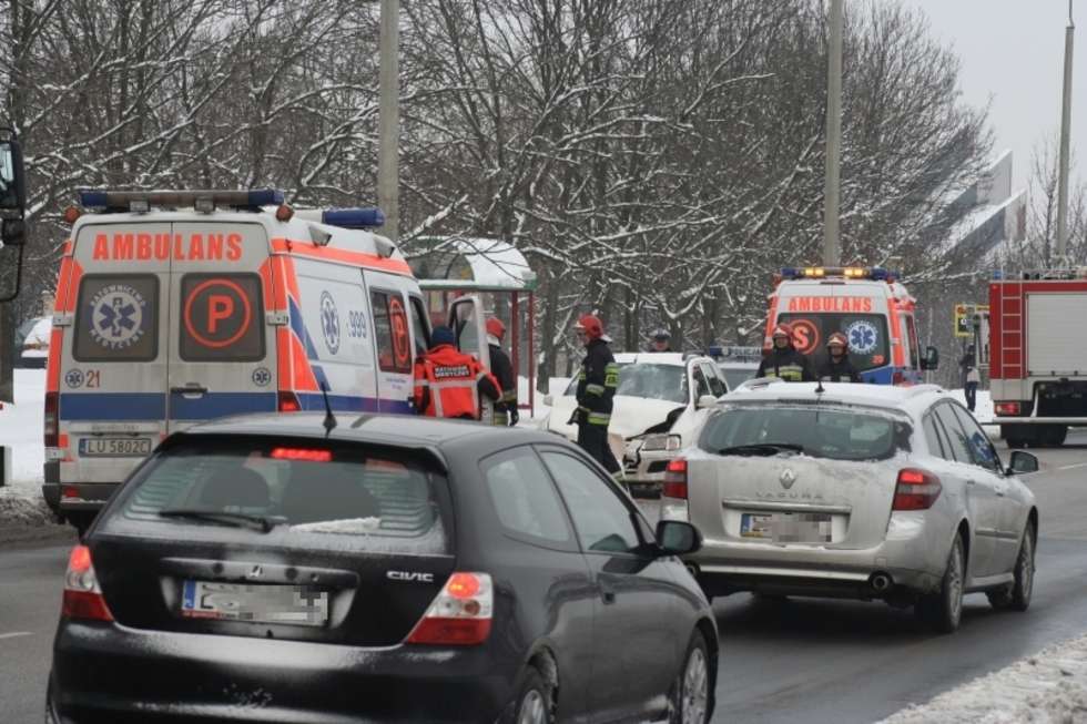  Wypadek na ul. Diamentowej w Lublinie (zdjęcie 2) - Autor: Hubert Głos