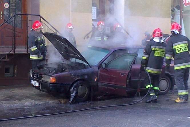 Pożar samochodu na ul. Narutowicza w Lublinie - Autor: Ewa