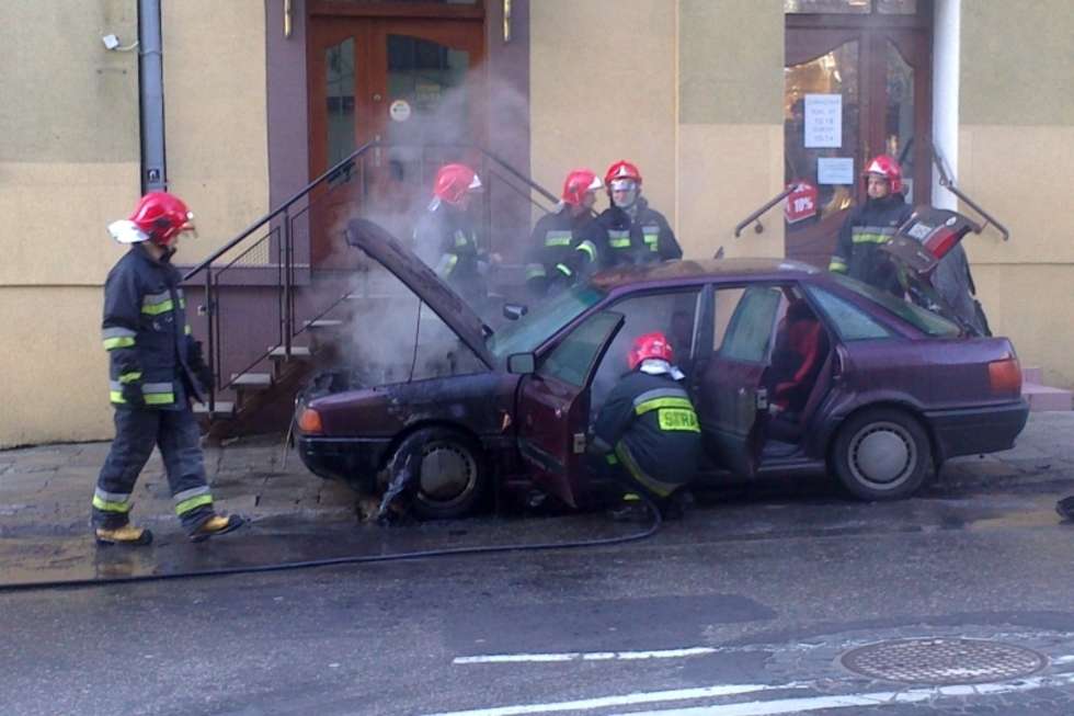 Pożar samochodu na ul. Narutowicza w Lublinie (zdjęcie 3) - Autor: Ewa