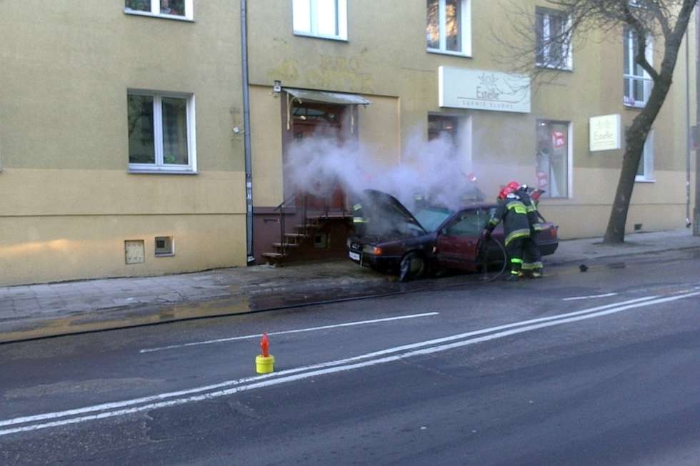  Pożar samochodu na ul. Narutowicza w Lublinie  - Autor: Ewa