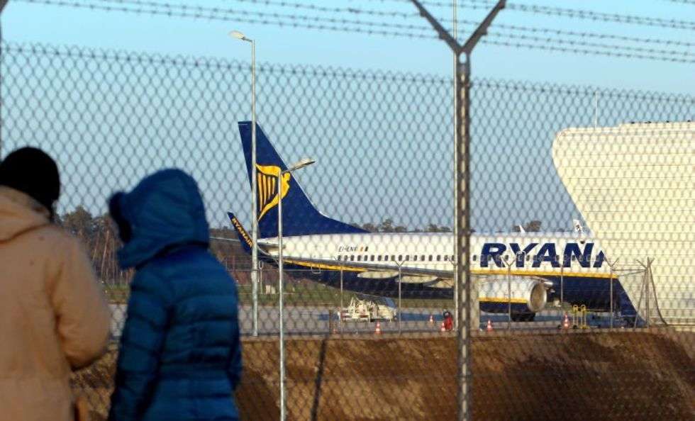  Samolot Ryanair z Dublina z problemami wylądował w Świdniku  (zdjęcie 14) - Autor: Dorota Awiorko-Klimek