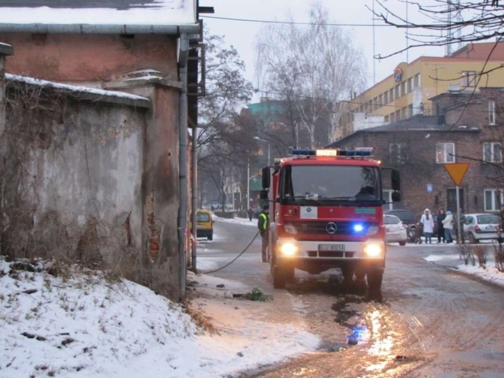  Pożar domu przy ul. Garbarskiej w Lublinie (zdjęcie 2) - Autor: Fotonews