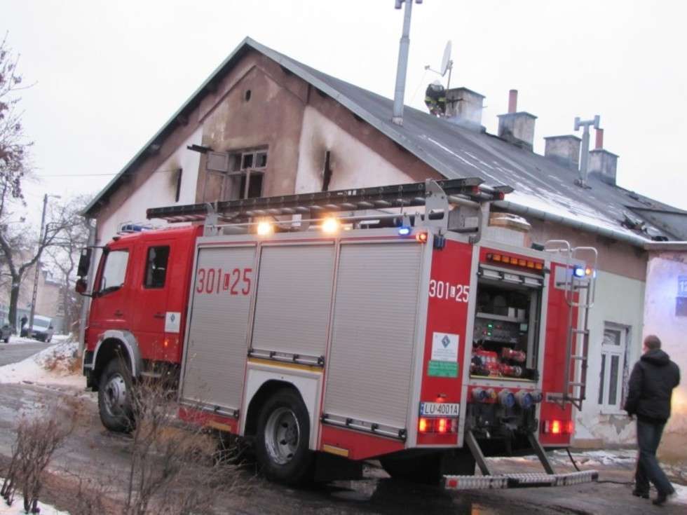  Pożar domu przy ul. Garbarskiej w Lublinie (zdjęcie 4) - Autor: Fotonews