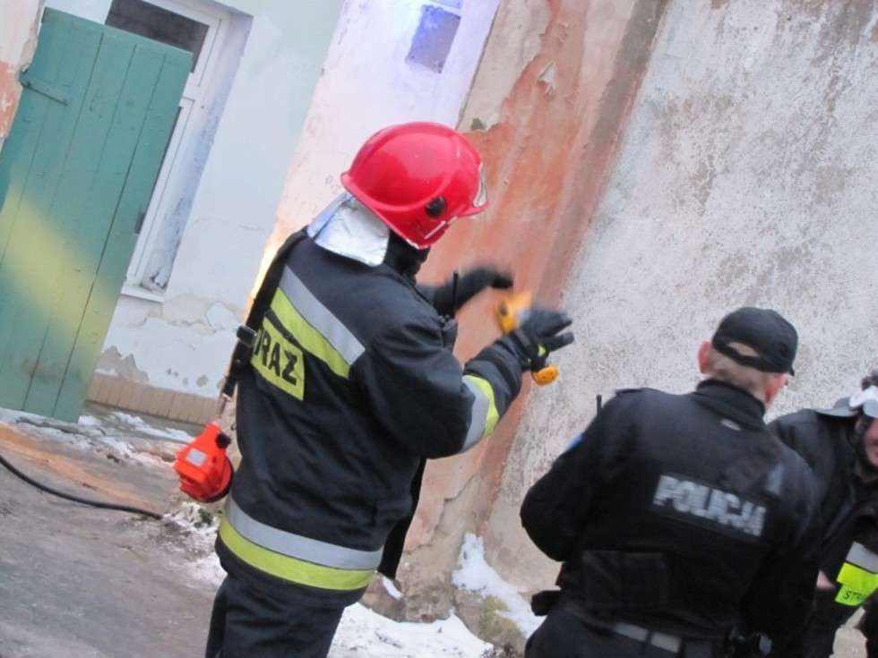  Pożar domu przy ul. Garbarskiej w Lublinie (zdjęcie 8) - Autor: Fotonews