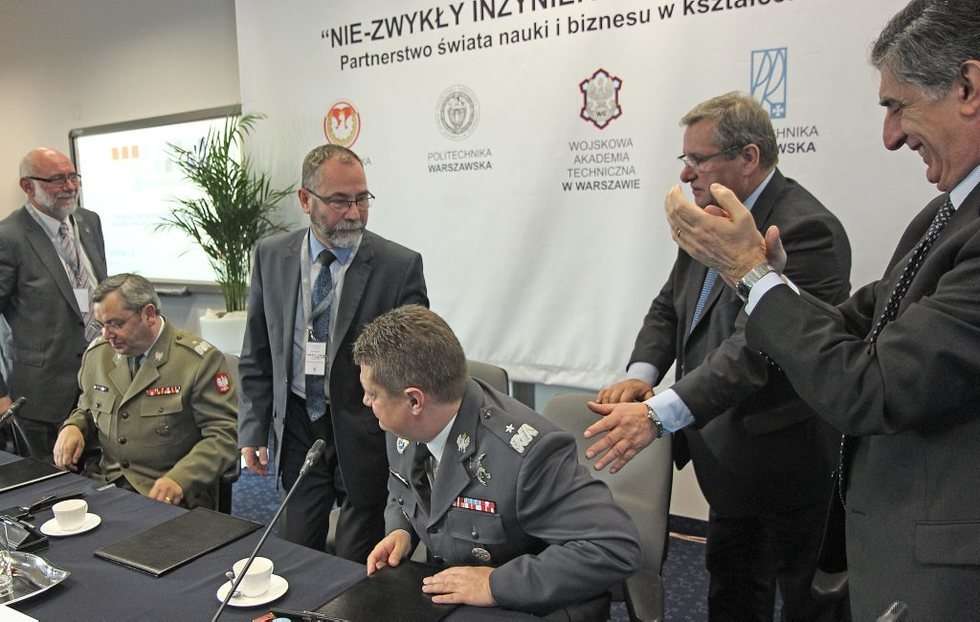  Podpisanie umowy w Agusta Westland (zdjęcie 11) - Autor: Maciej Kaczanowski