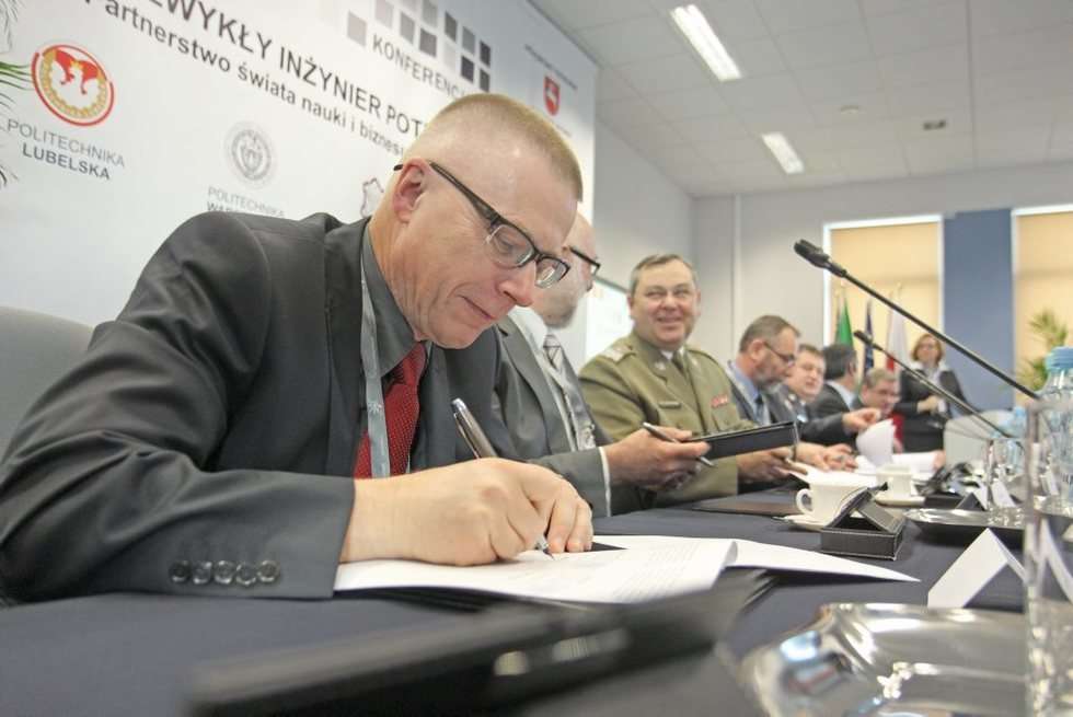  Podpisanie umowy w Agusta Westland (zdjęcie 5) - Autor: Maciej Kaczanowski