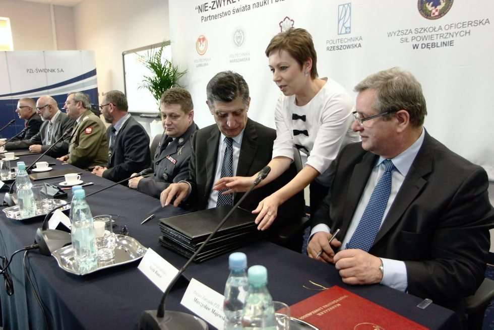  Podpisanie umowy w Agusta Westland (zdjęcie 9) - Autor: Maciej Kaczanowski