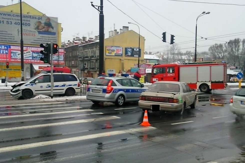  Wypadek na skrzyżowaniu ul. Lubartowskiej z al. Solidarności (zdjęcie 4) - Autor: Fotonews / MM Lublin