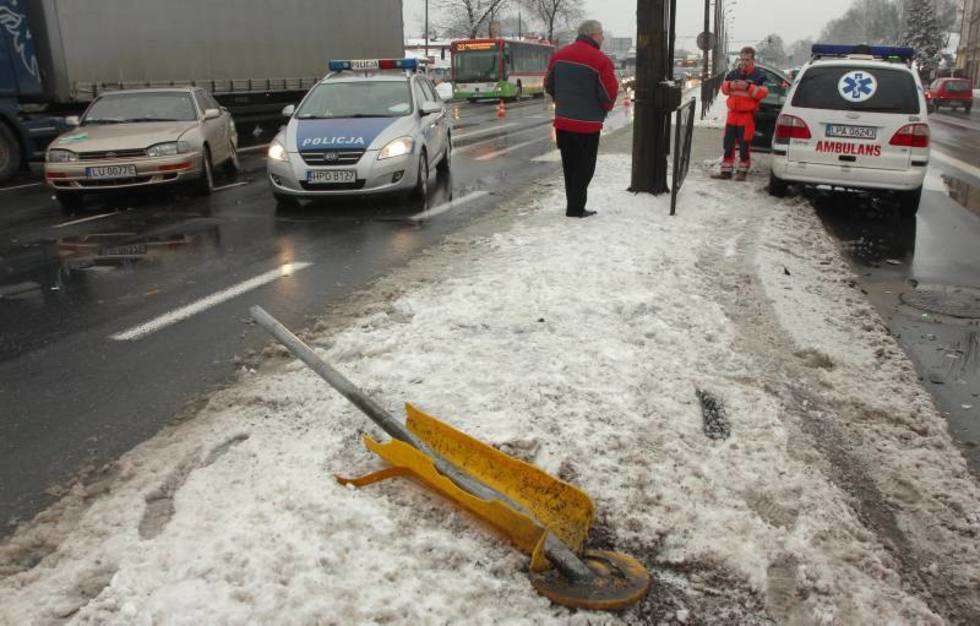  Wypadek na skrzyżowaniu ul. Lubartowskiej z al. Solidarności (zdjęcie 6) - Autor: Maciej Kaczanowski