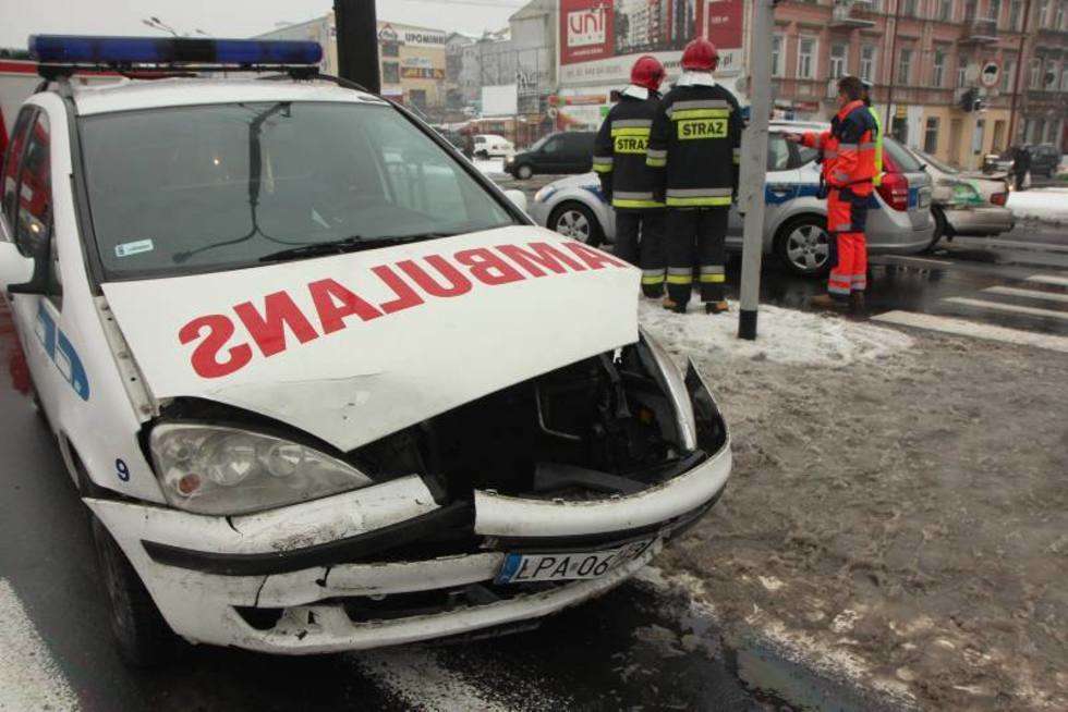  Wypadek na skrzyżowaniu ul. Lubartowskiej z al. Solidarności (zdjęcie 7) - Autor: Maciej Kaczanowski